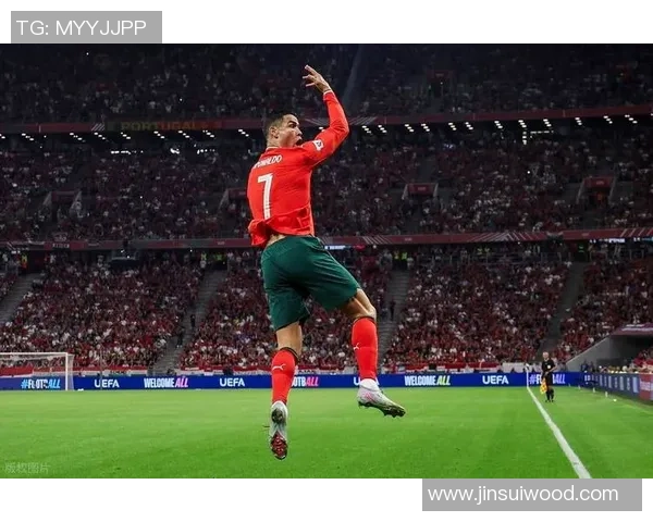 足球传奇C罗的辉煌之路第三集：无畏挑战与梦想之巅的再次崛起